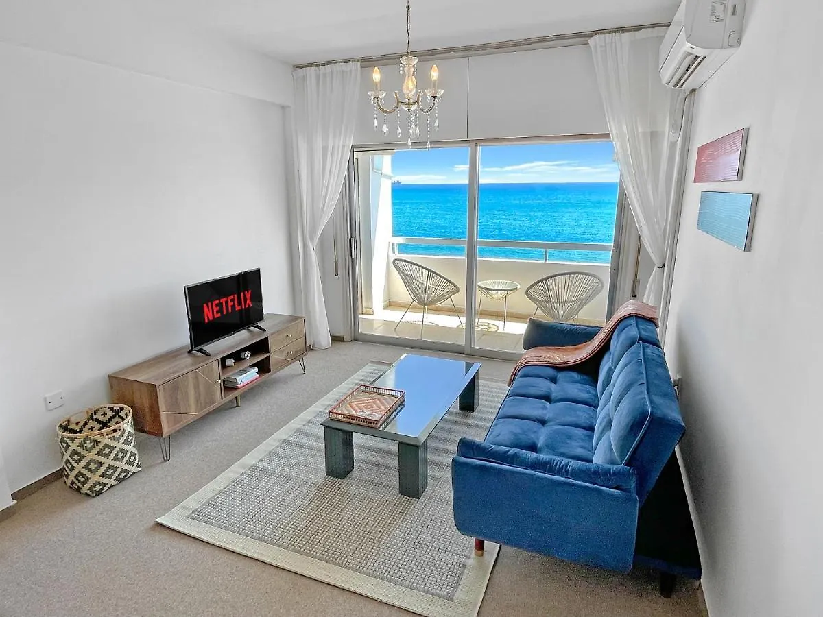 2Br Seafront Apt In City Center With Community Pool Larnaca Kıbrıs