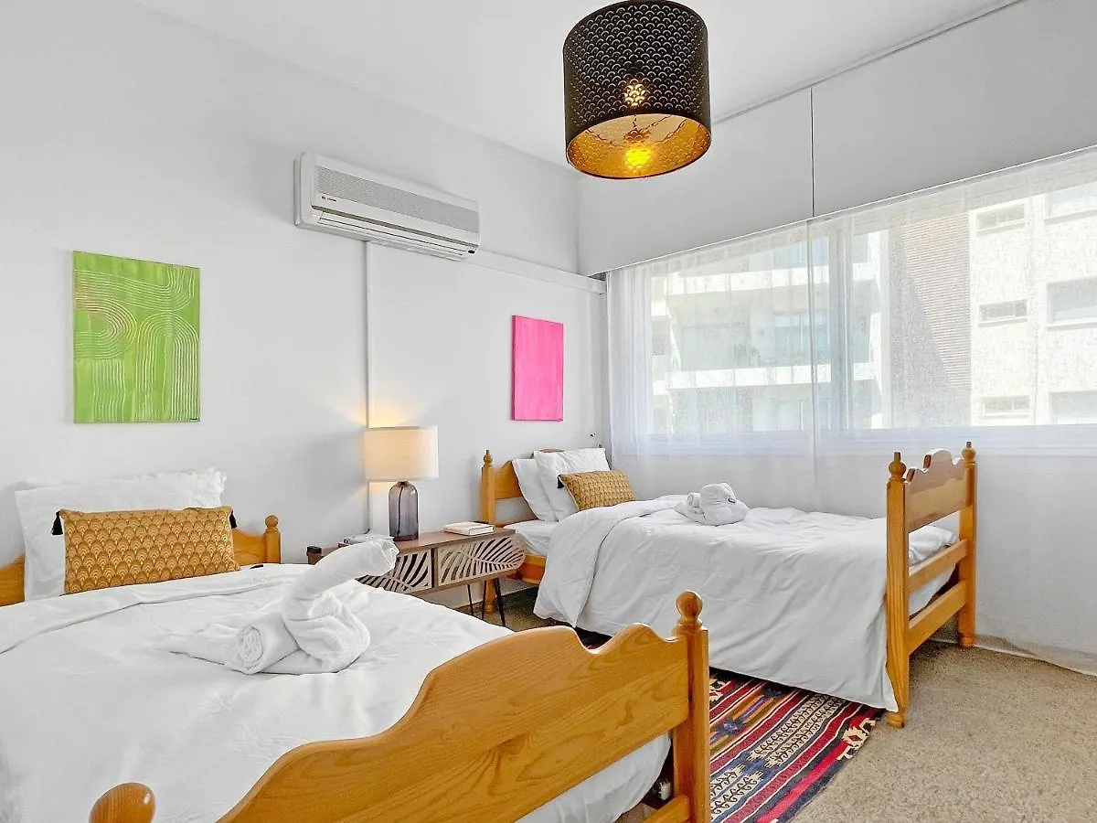 2Br Seafront Apt In City Center With Community Pool Larnaca